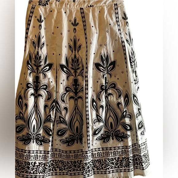 - Talbots beautiful white and black with great design size (24W) - Picture 3 of 4